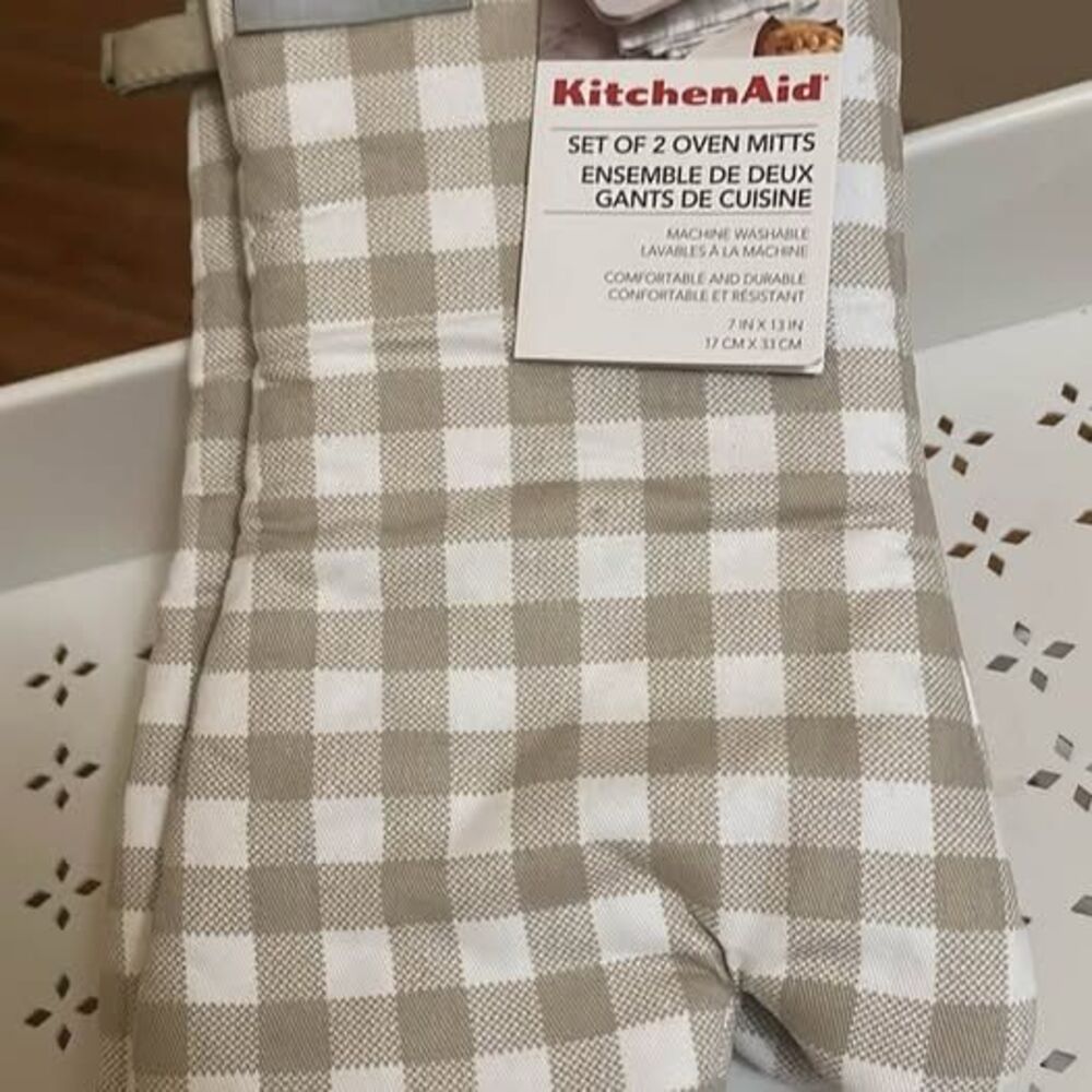 KitchenAid Oven Gloves New with Tags Brown White